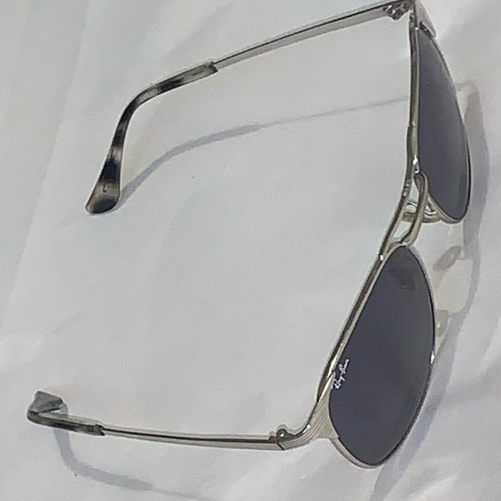 Ray-Ban Classic Metal Frame 
 Sunglasses with Case - Picture 2 of 16